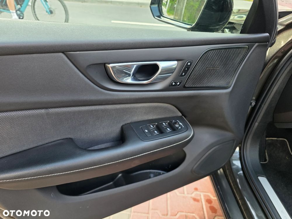 Volvo S60 B4 B R-Design - 22