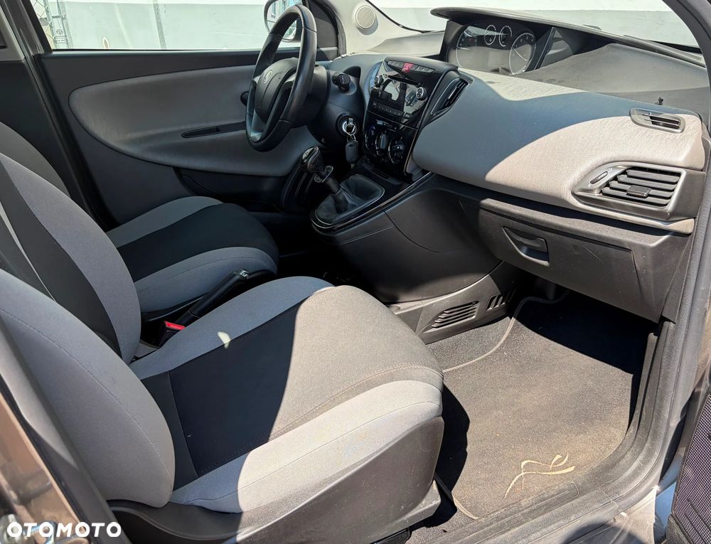 Lancia Ypsilon 1.2 8V Gold - 14