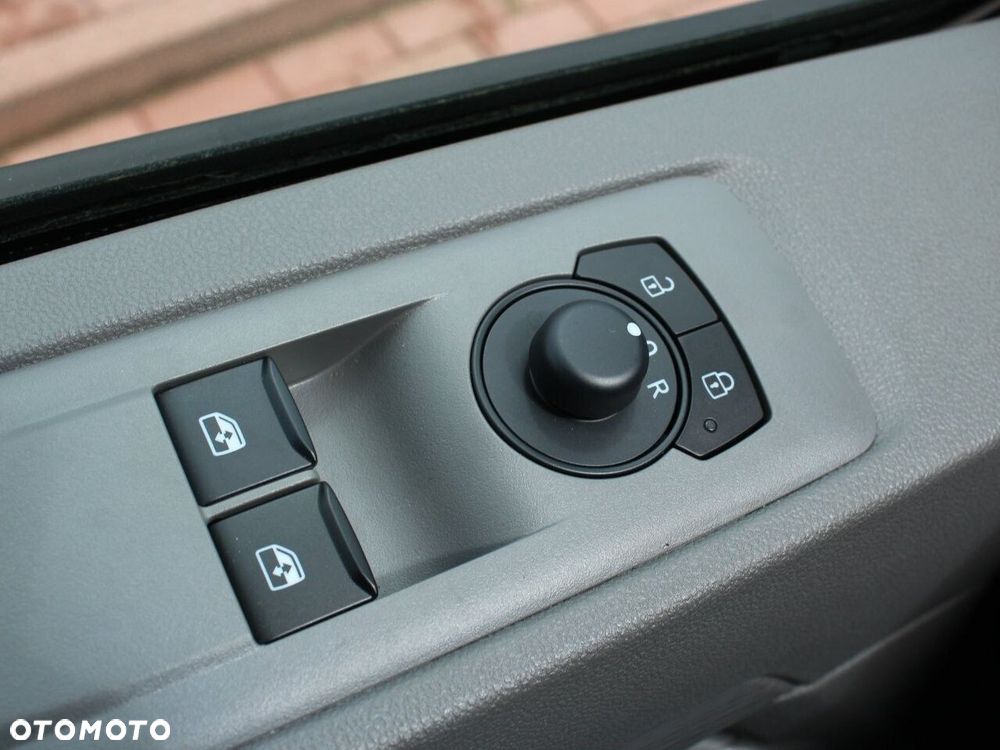 Volkswagen Transporter - 16