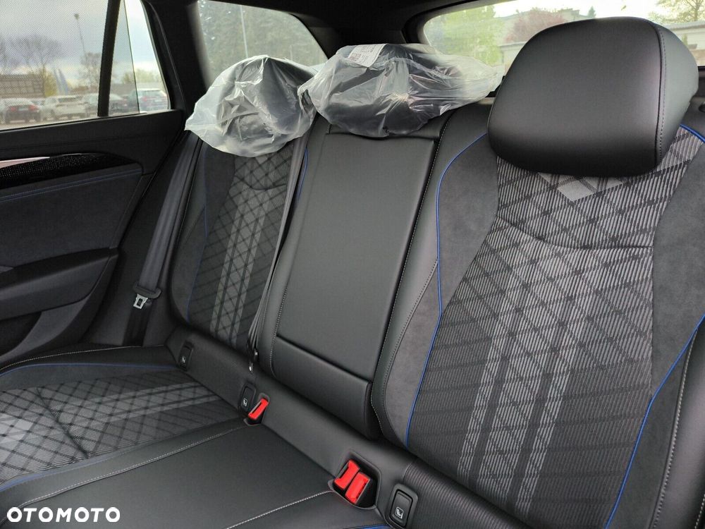 Volkswagen Passat Variant 2.0 TSI R-Line Plus DSG - 17