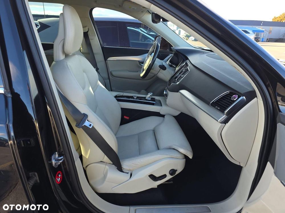 Volvo XC 90 T8 AWD Twin Engine Geartronic Momentum - 10
