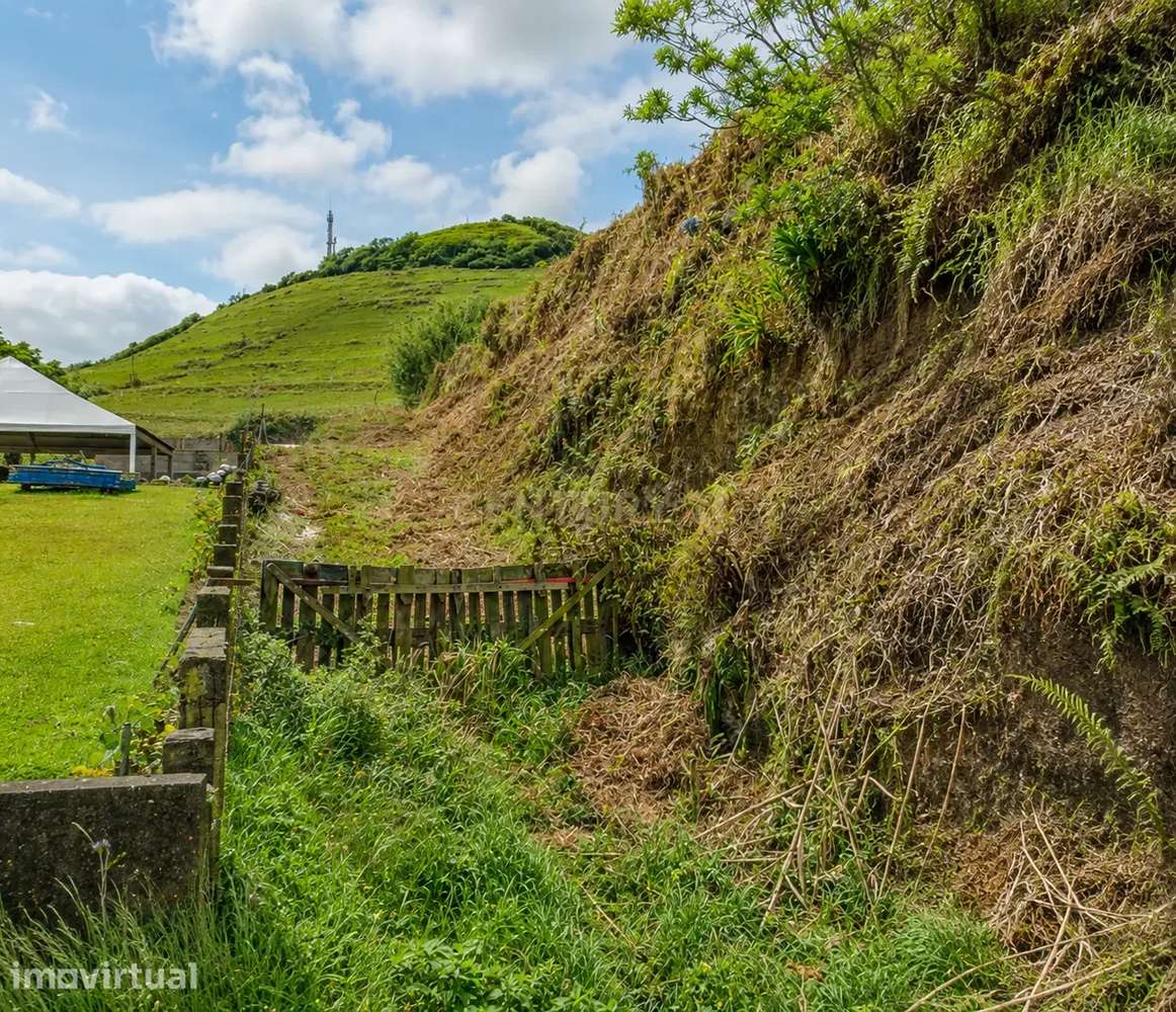 Terreno com Vista Mar e Montanha em Ponta Delgada - Grande imagem: 3/5