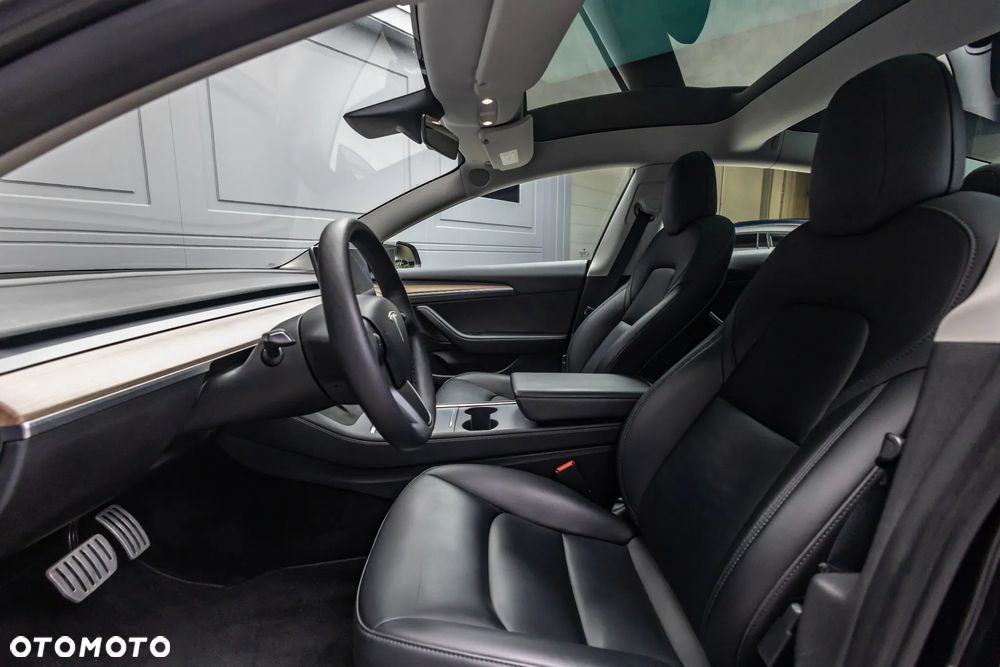 Tesla Model 3 - 11