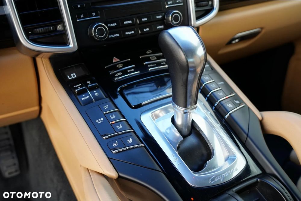 Porsche Cayenne Standard - 24