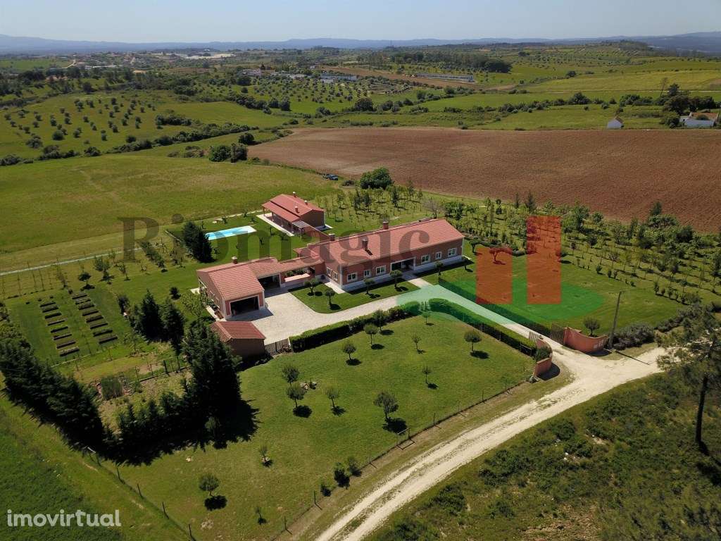 Espectacular Moradia T3 com Piscina e Terreno em Rio Maior - Grande imagem: 4/49