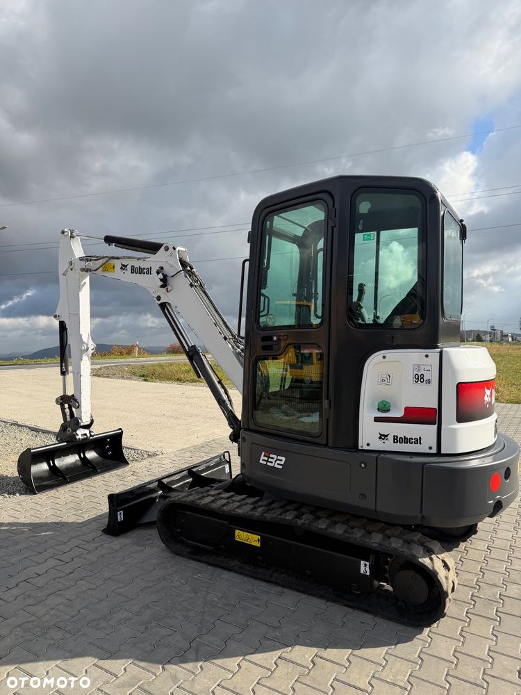 Bobcat E32 - 9