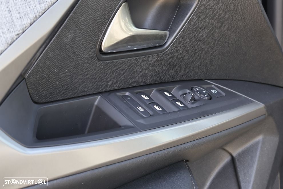 Peugeot 5008 1.2 Hybrid Allure e-DCS6 - 17
