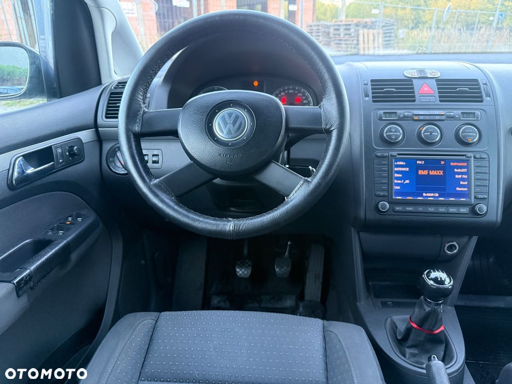 Volkswagen Touran 2.0 TDI DPF Highline - 26