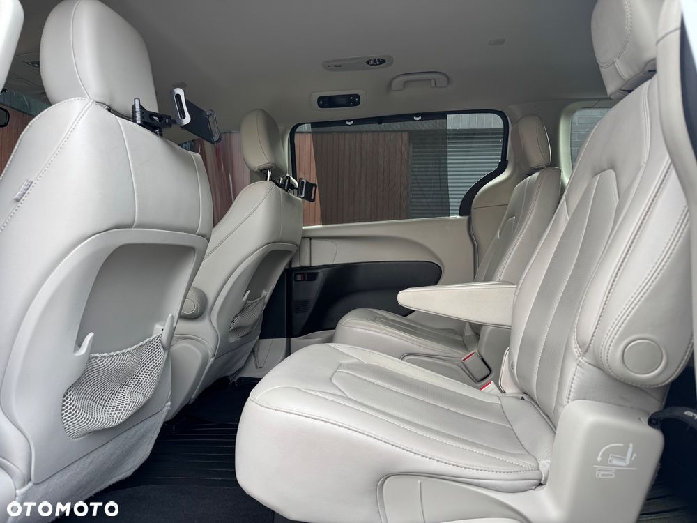Chrysler Pacifica - 11