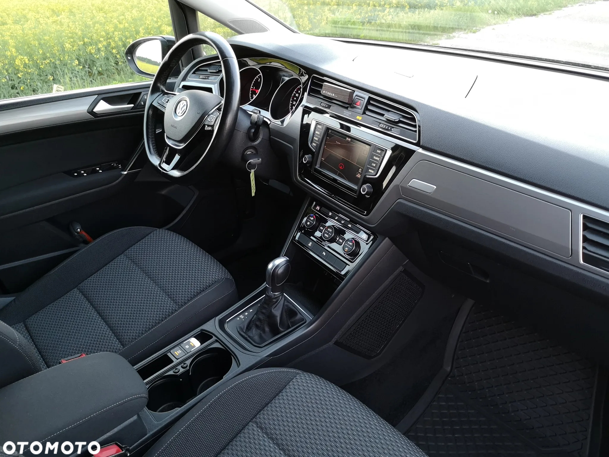 Volkswagen Touran 2.0 TDI SCR DSG Comfortline - 34