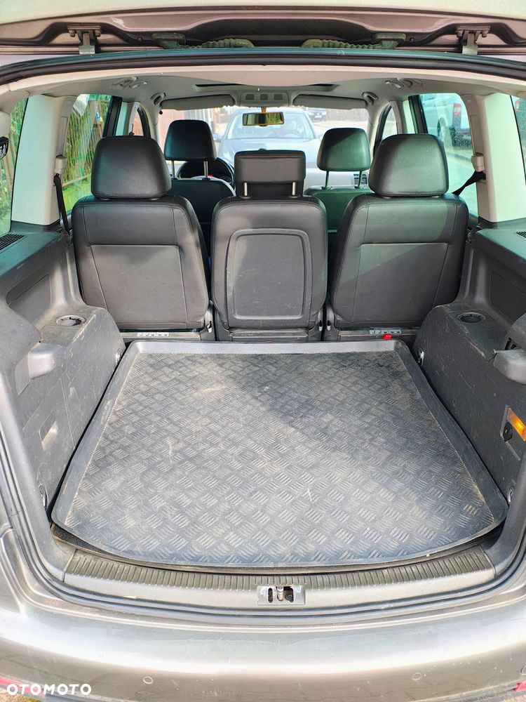 Volkswagen Touran 2.0 TDI DPF Highline - 11