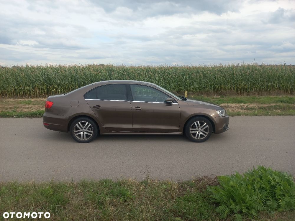 Volkswagen Jetta - 5