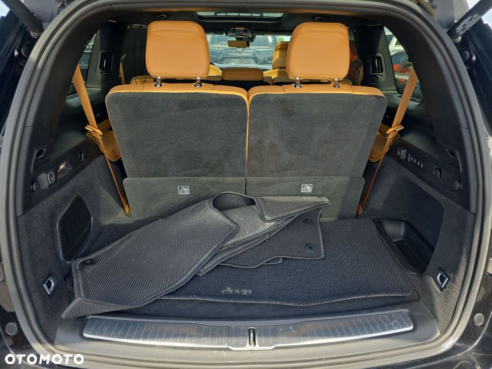 Jeep Grand Cherokee - 11