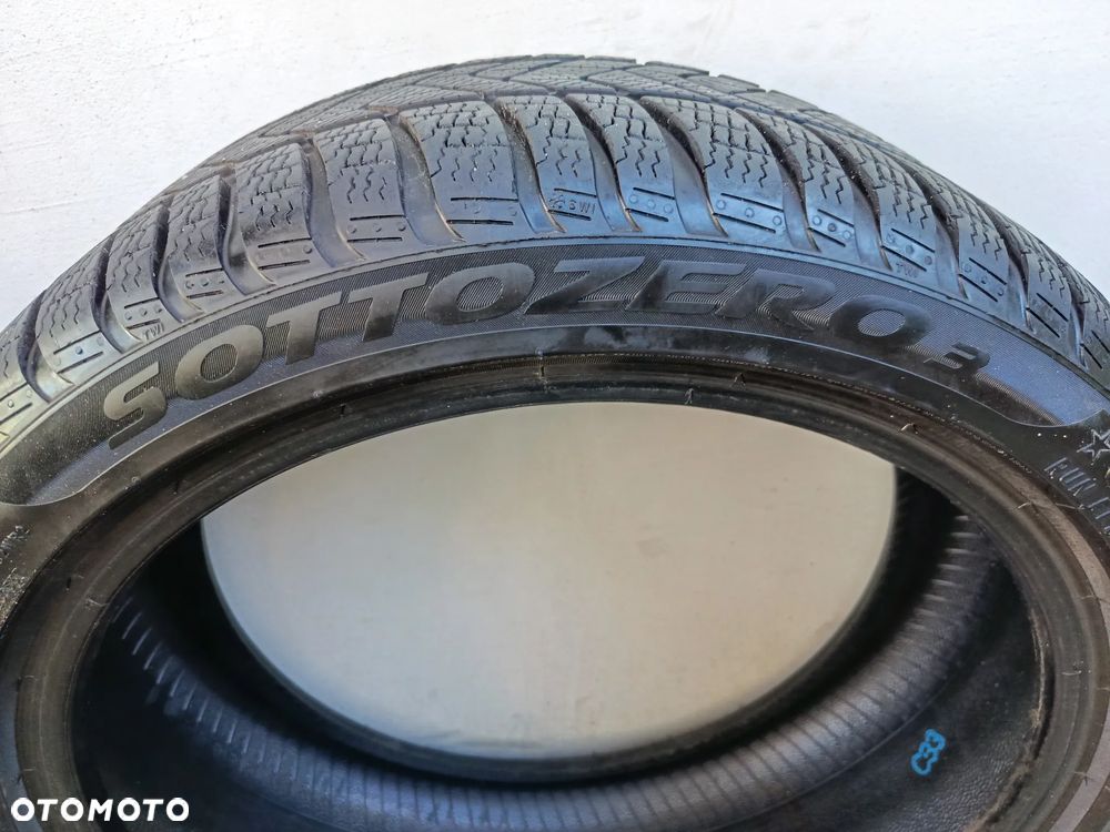 2x Pirelli Winter Sottozero 3 245/40 R19 RUN FLAT DOT 2322, 6,5 mm - 5