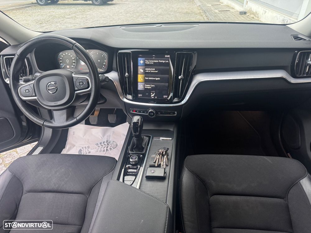Volvo V60 2.0 D3 Momentum Plus - 5