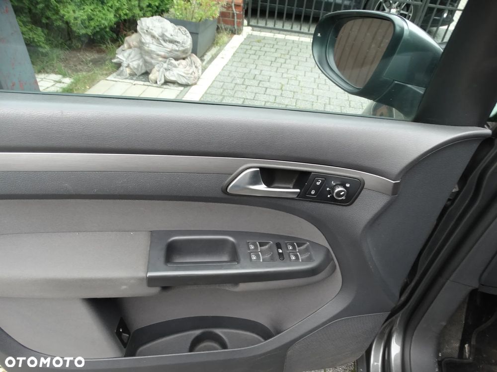Volkswagen Touran - 19