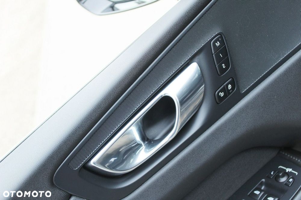 Volvo XC 60 D5 SCR AWD Momentum - 10