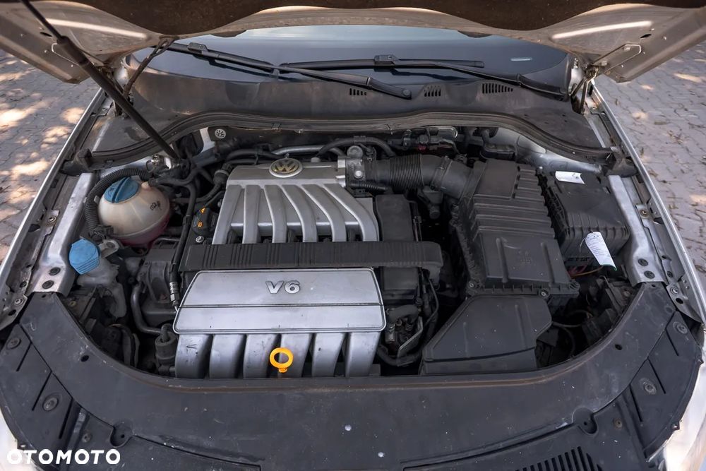 Volkswagen Passat Variant 3.2 V6 FSI 4Motion DSG Highline - 8