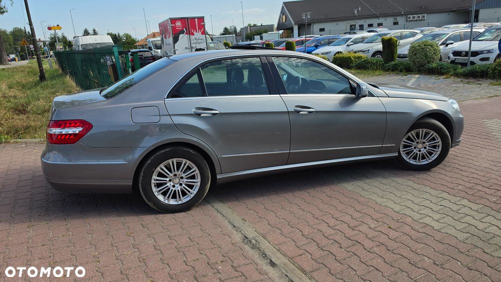 Mercedes-Benz Klasa E 250 CGI BlueEFFICIENCY 7G-TRONIC Elegance - 15