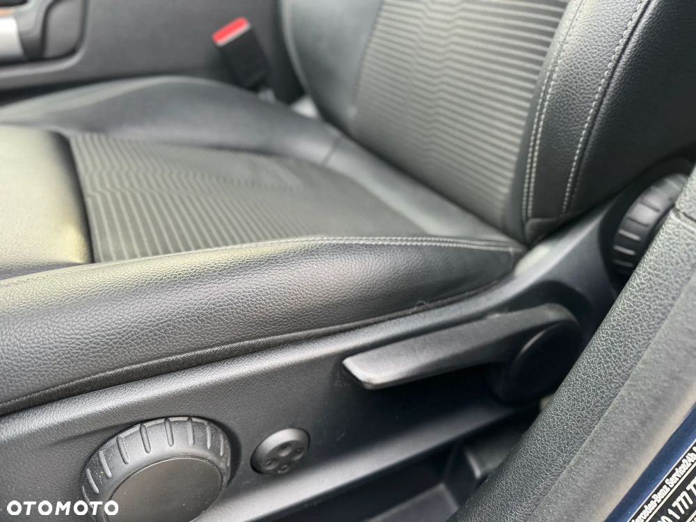 Mercedes-Benz GLA 200 d - 13