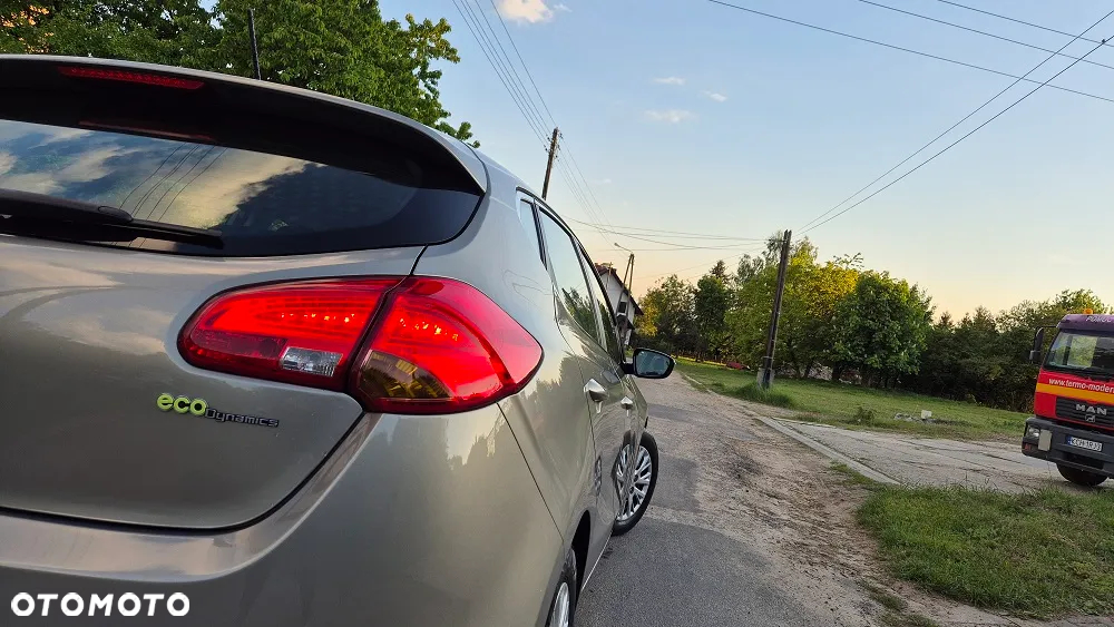 Kia Ceed 1.6 GDI ISG Spirit - 12