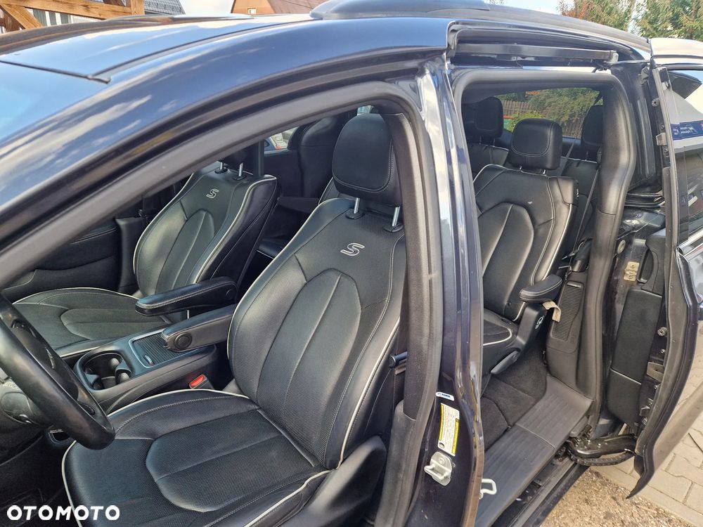 Chrysler Pacifica - 6