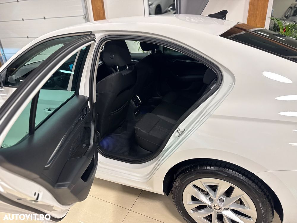 Skoda Octavia 2.0 TDI DSG First Edition - 9