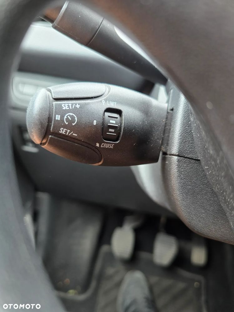 Peugeot 208 - 9