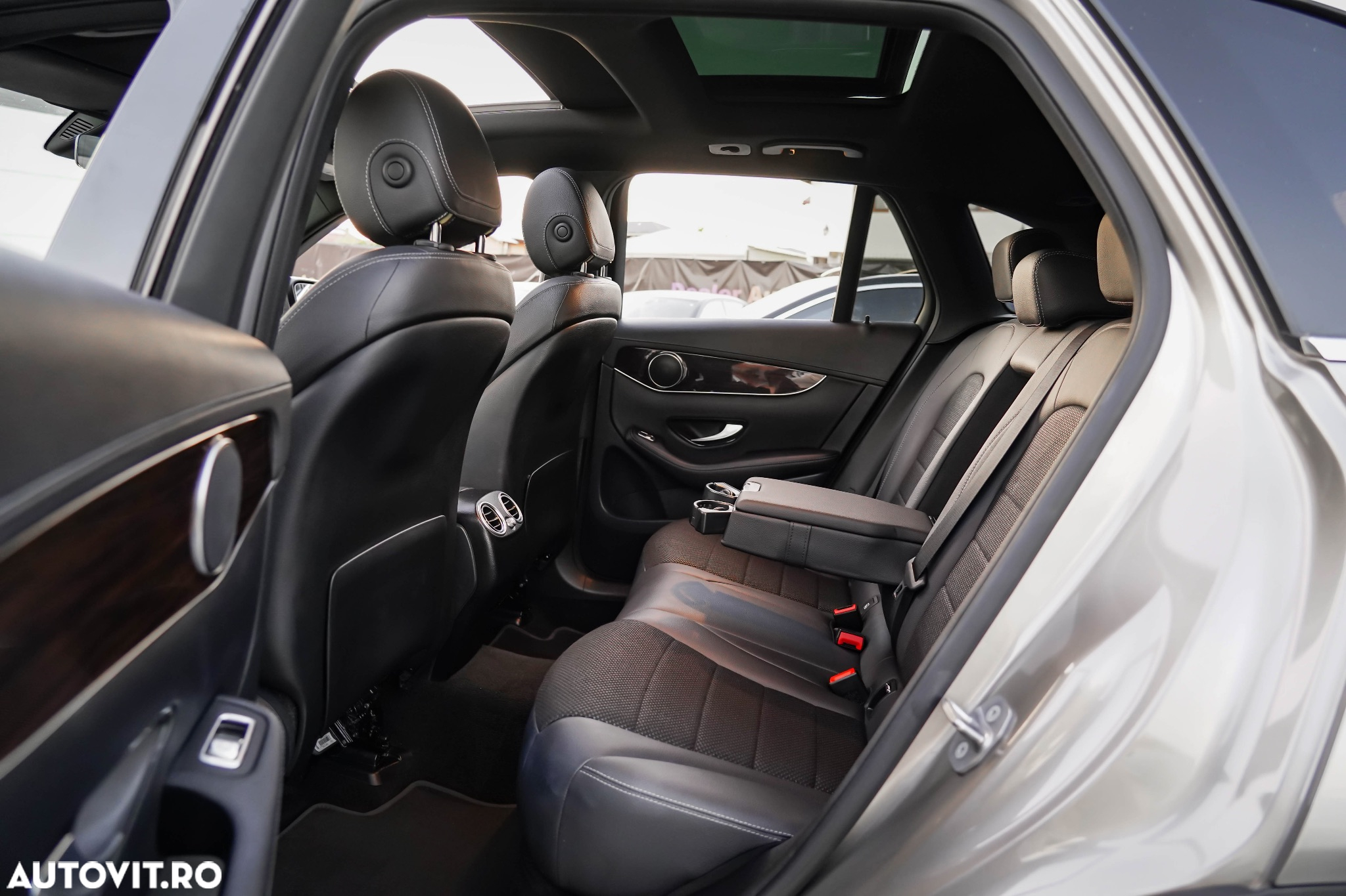 Mercedes-Benz GLC 300 e 4Matic 9G-TRONIC Exclusive - 18