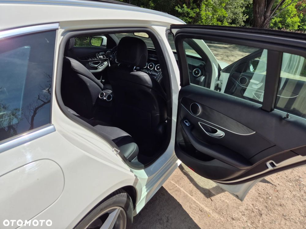 Mercedes-Benz Klasa C 300 9G-TRONIC AMG Line - 13