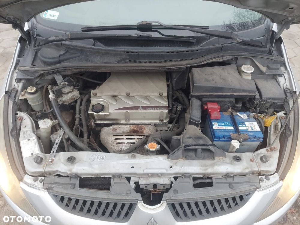Mitsubishi Grandis 2.4 Intense - 16