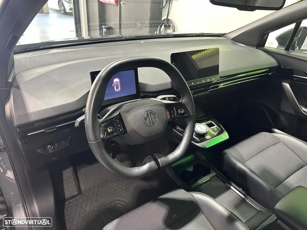 MG MG4 64 kWh Luxury - 28