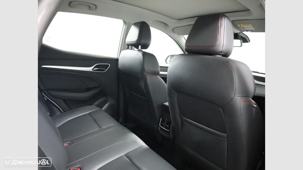 MG ZS EV 72.6 kWh Luxury OBC 11 kW - 8