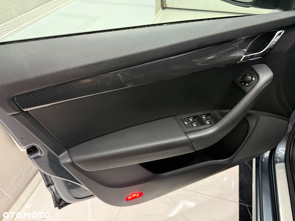 Skoda Octavia 2.0 TDI DSG RS - 13
