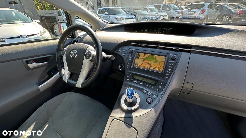 Toyota Prius - 25