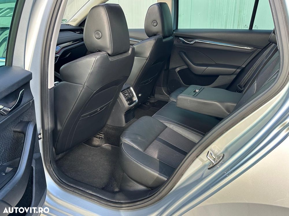 Skoda Octavia Combi 2.0 TDI DSG First Edition - 19