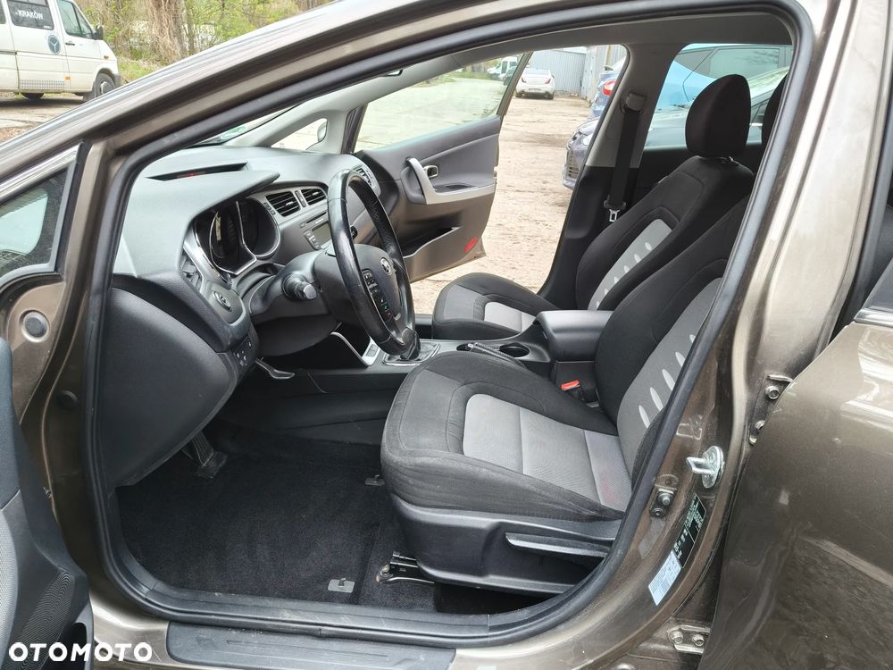 Kia Ceed - 30