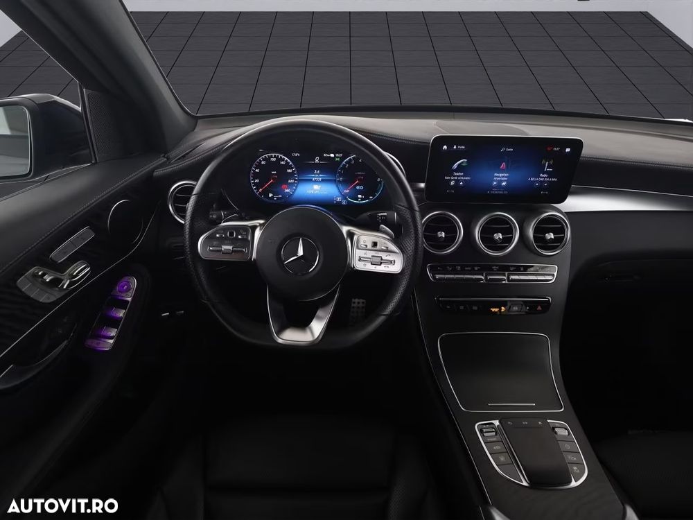 Mercedes-Benz GLC 300 e 4Matic 9G-TRONIC AMG Line - 11