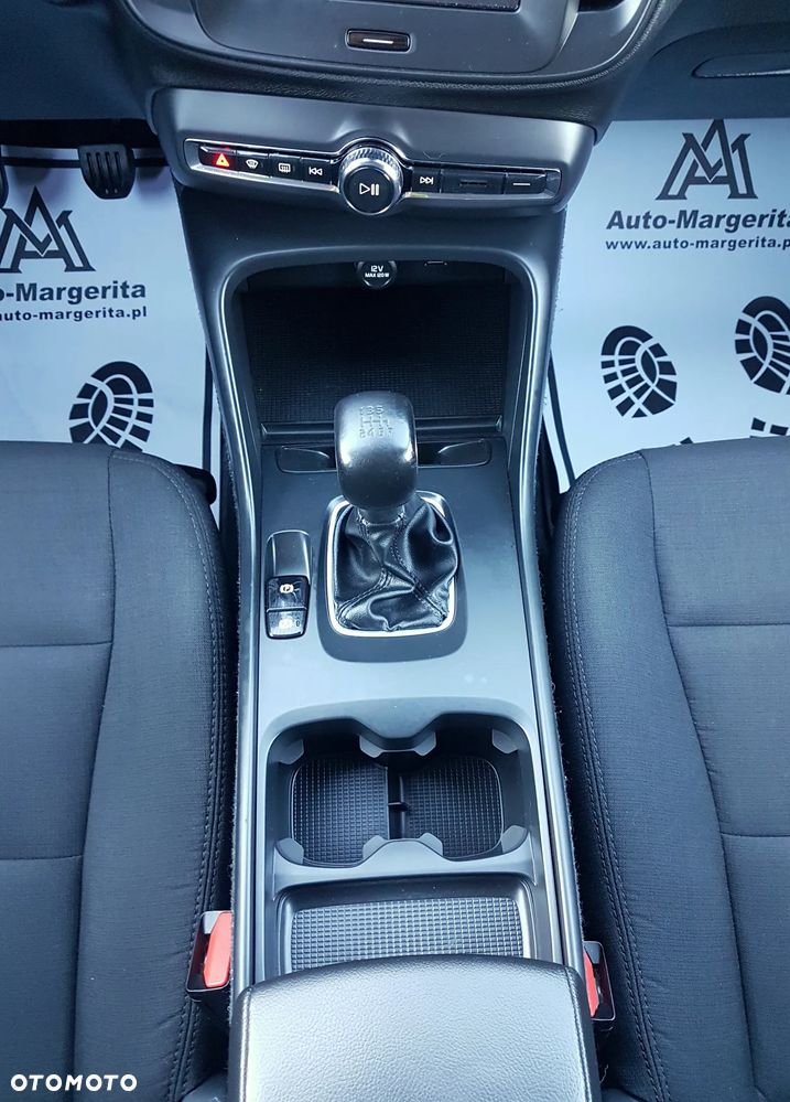 Volvo XC 40 D3 Momentum - 24