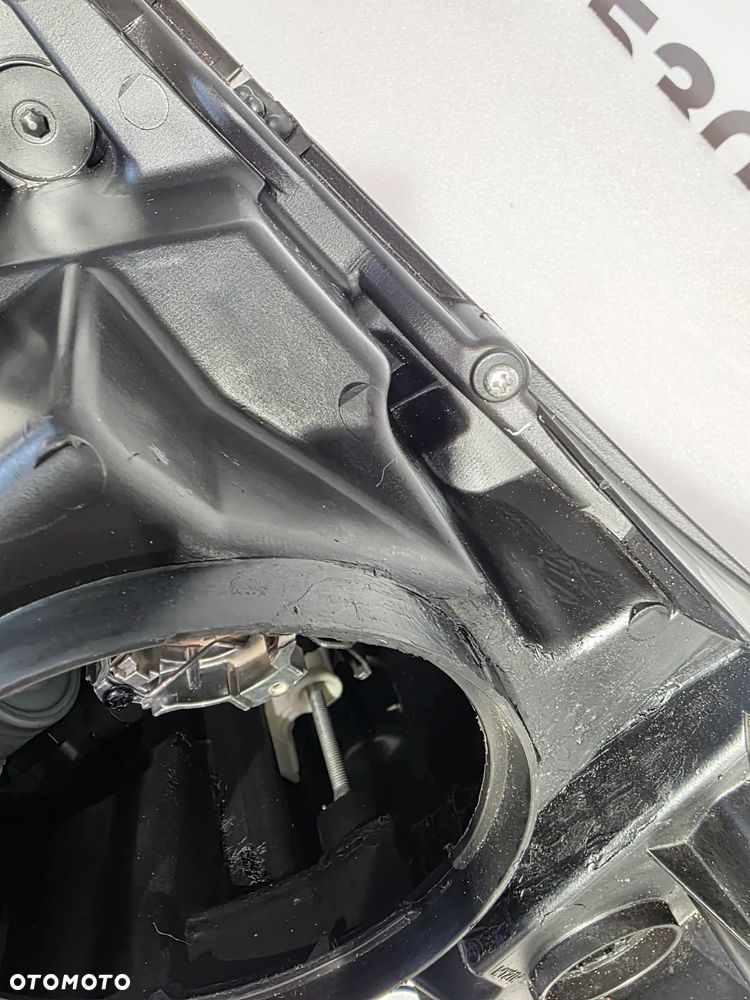 TOYOTA AVENSIS T27 LIFT 12-15 PRAWY XENON PRAWA LAMPA PRZEDNIA PRZÓD NR KOITO 05-28 NR AUKCJI LPP357 - 20