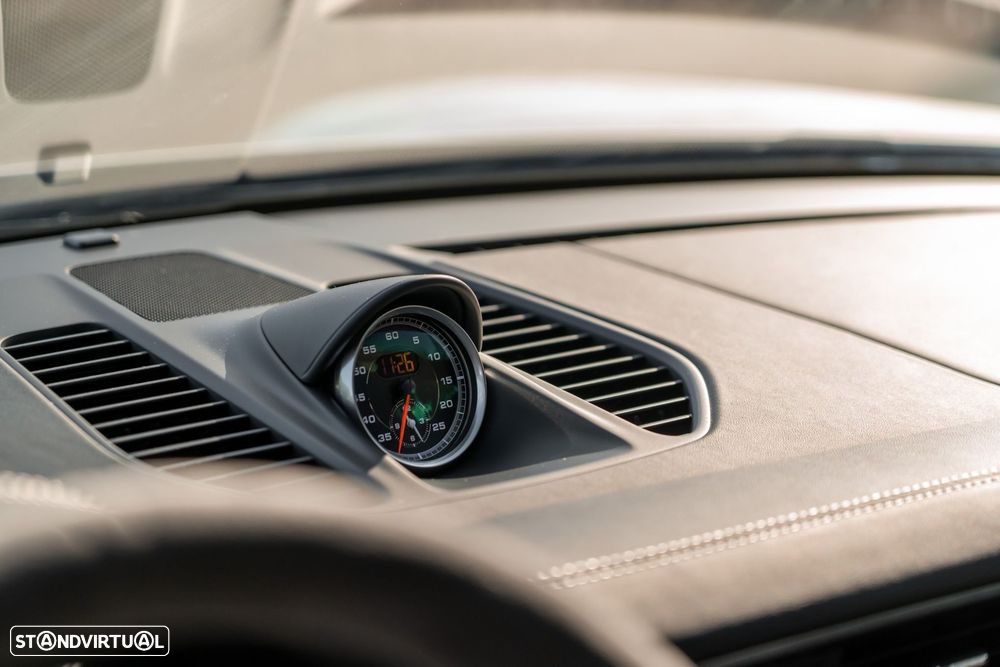 Porsche 911 (991) Carrera 4 GTS PDK - 19