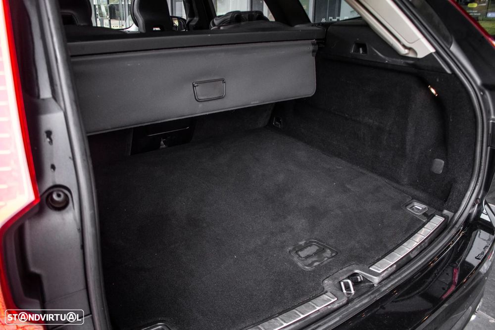 Volvo XC 60 2.0 T8 PHEV Momentum AWD - 32