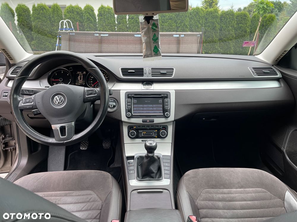 Volkswagen Passat 2.0 TDI Highline - 11
