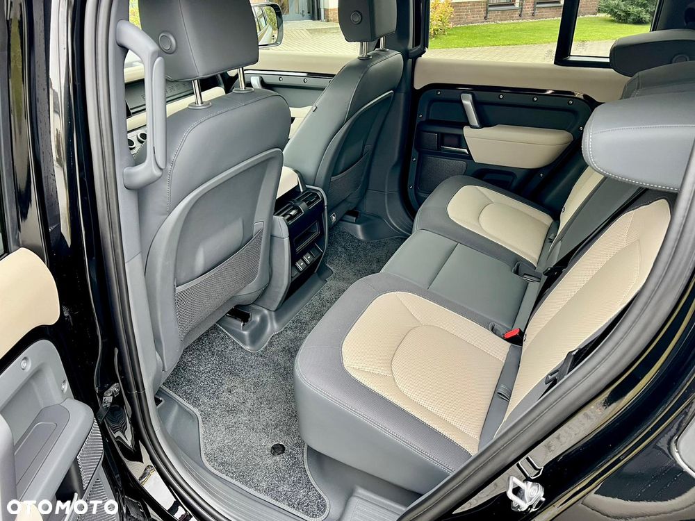 Land Rover Defender 3.0 D300 mHEV X-Dynamic SE - 23