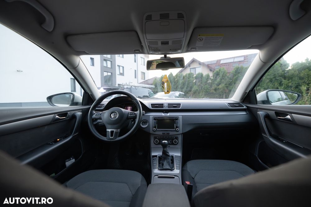 Volkswagen Passat 1.6 TDI DPF BlueMotion Technology Comfortline - 15