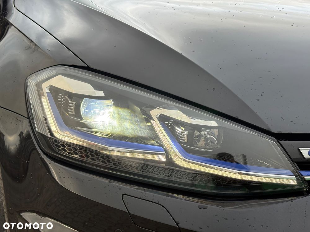 Volkswagen Golf - 10