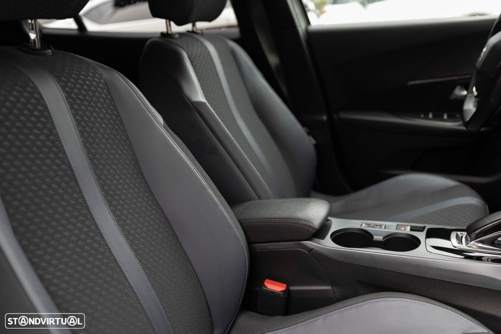 Peugeot e-2008 Allure - 29