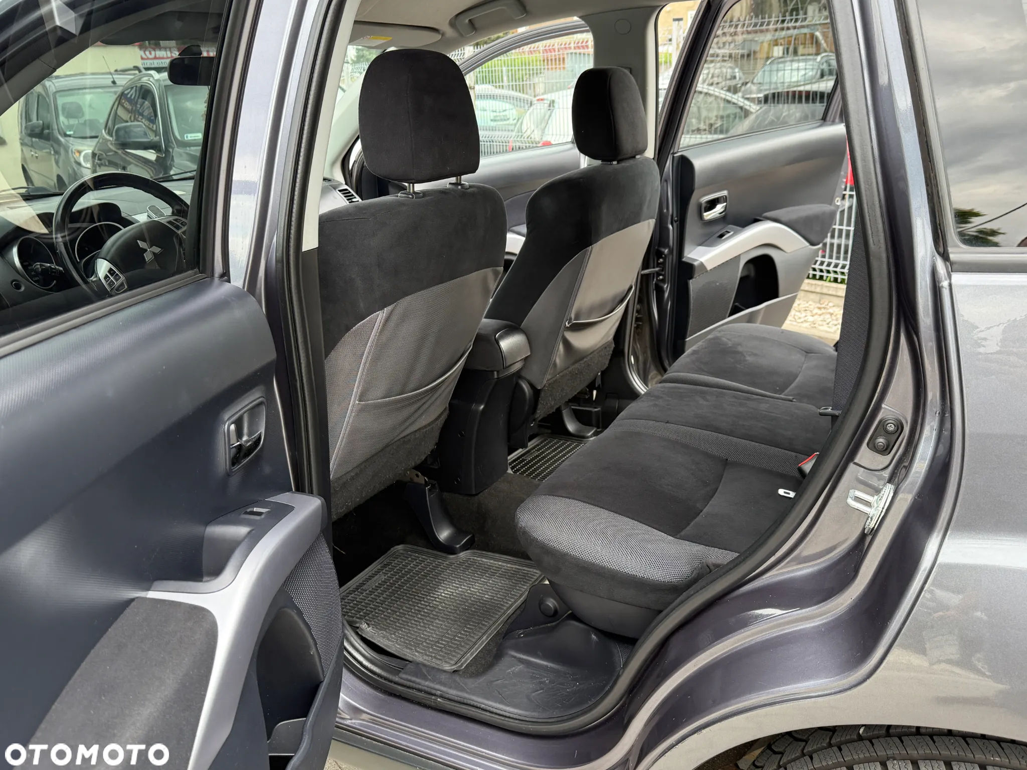 Mitsubishi Outlander 2.4 Intense + - 22