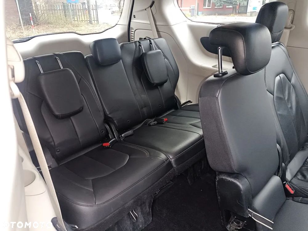 Chrysler Pacifica - 9