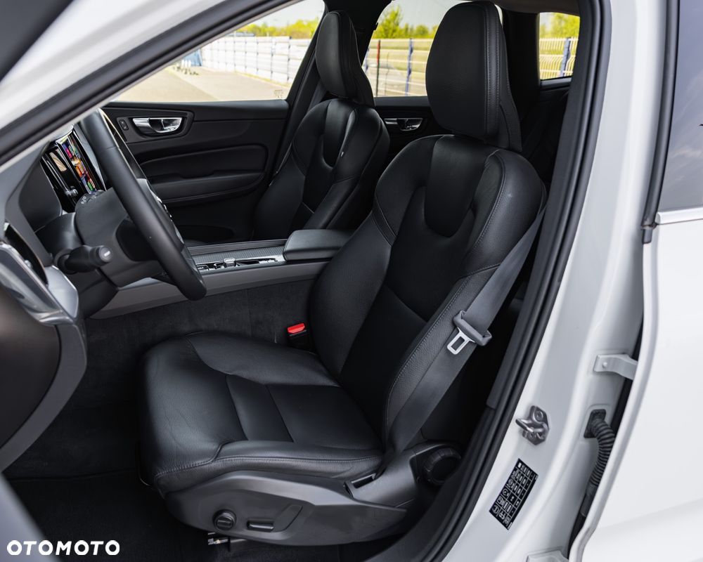 Volvo XC 60 B4 D Geartronic Momentum Pro - 16